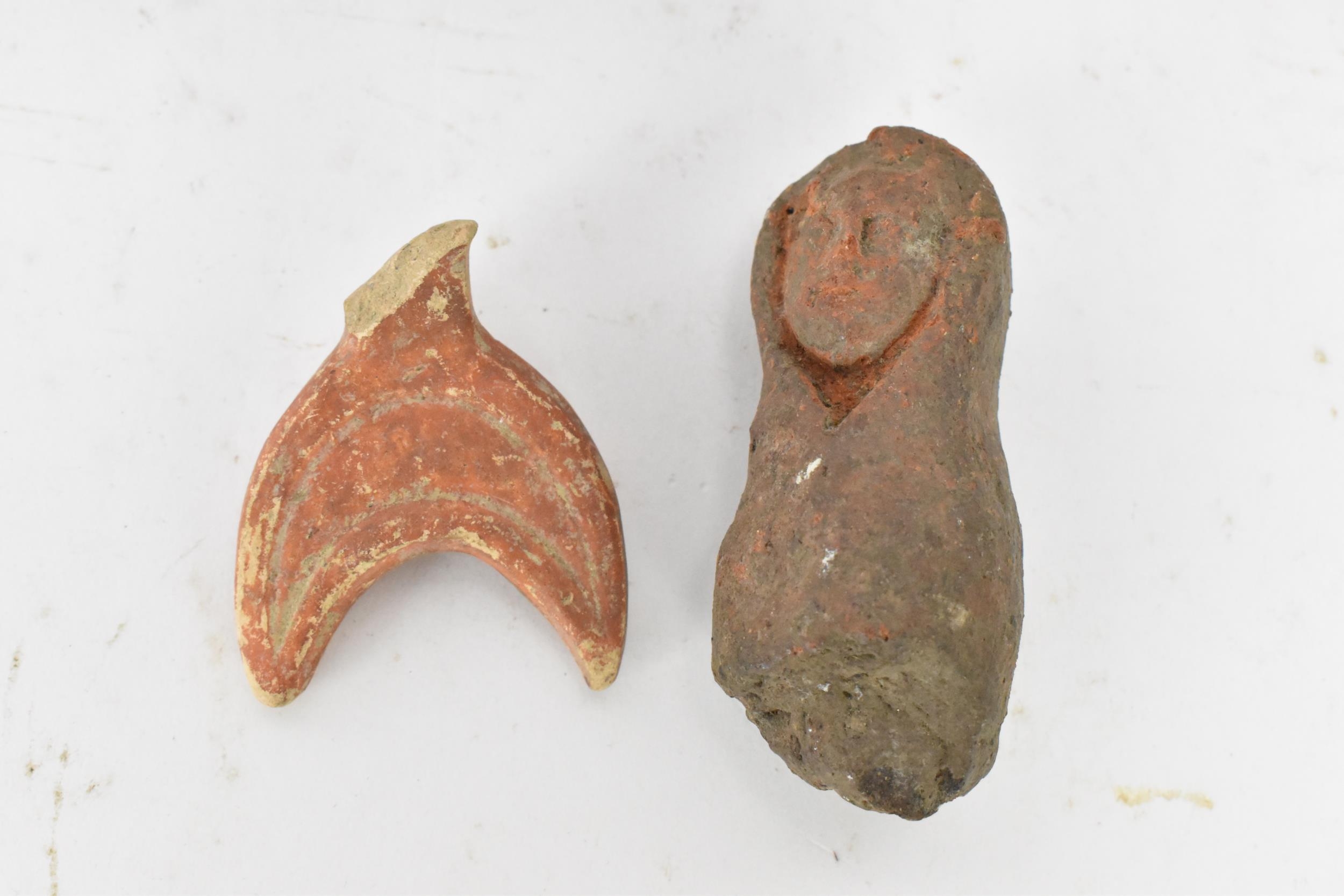 A collection of Roman pottery to include two terracotta oil lamps, a pot, a crescent shaped handle - Image 2 of 8