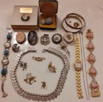 A quantity of vintage costume jewellery, mainly silver and white metal items to include a Pauline