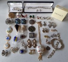 A quantity of costume jewellery and other items, mainly late 20th Century brooches, earrings,