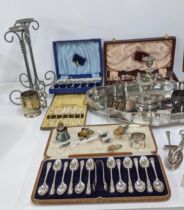 Mixed silver plated items to include boxed sets of cutlery with a set of twelve teaspoons and