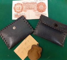 A small mixed lot comprising vintage purses and an old British ten shilling note. Location:cab