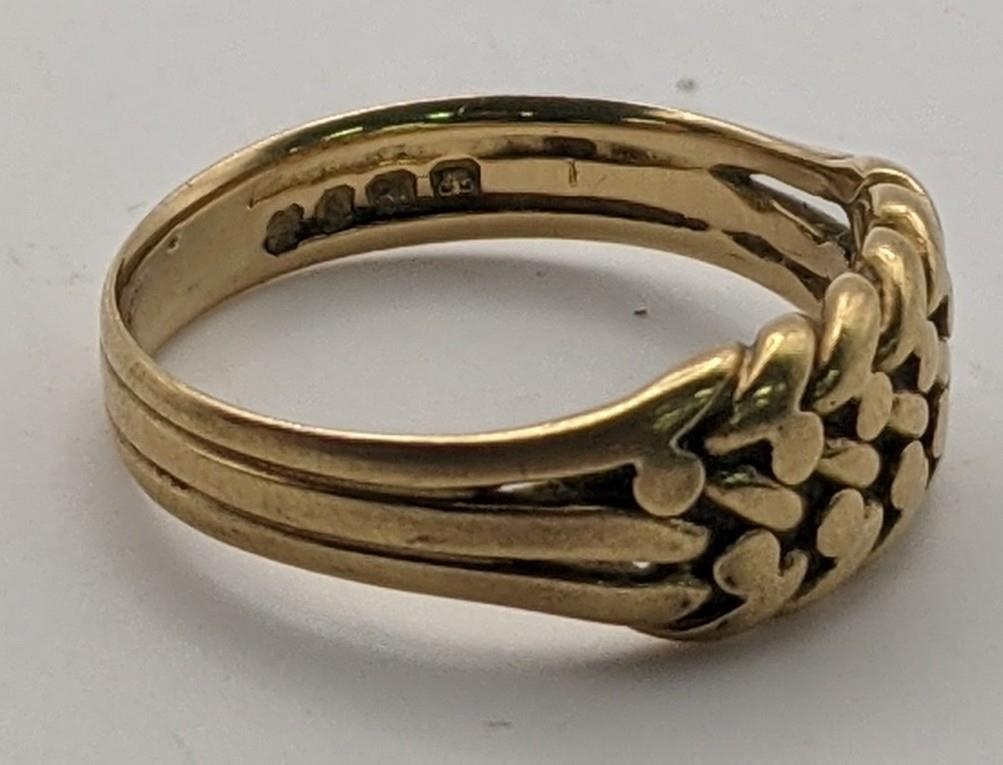 A 18ct gold keeper ring, size P 1/2, weight 4.3g Location: - Image 2 of 2