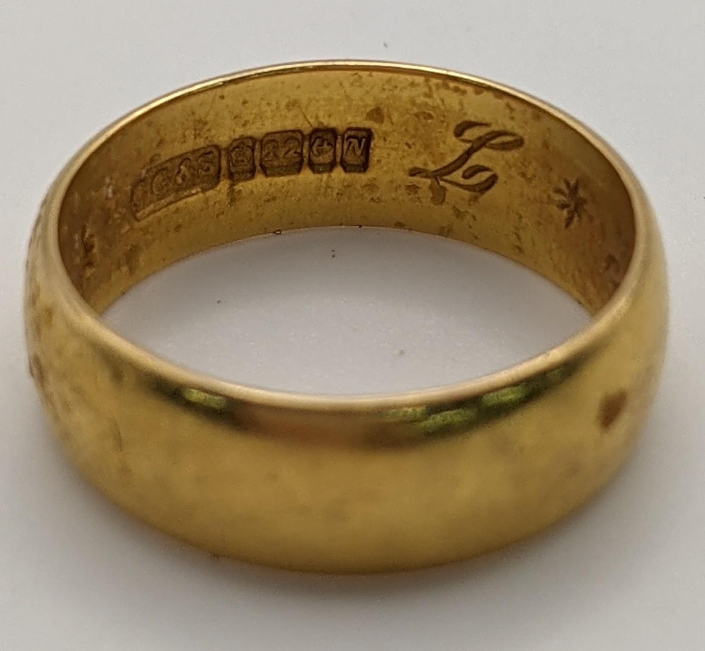 A 22ct gold wedding ring, 4.2g, Size H 1/2 Location: - Image 2 of 2