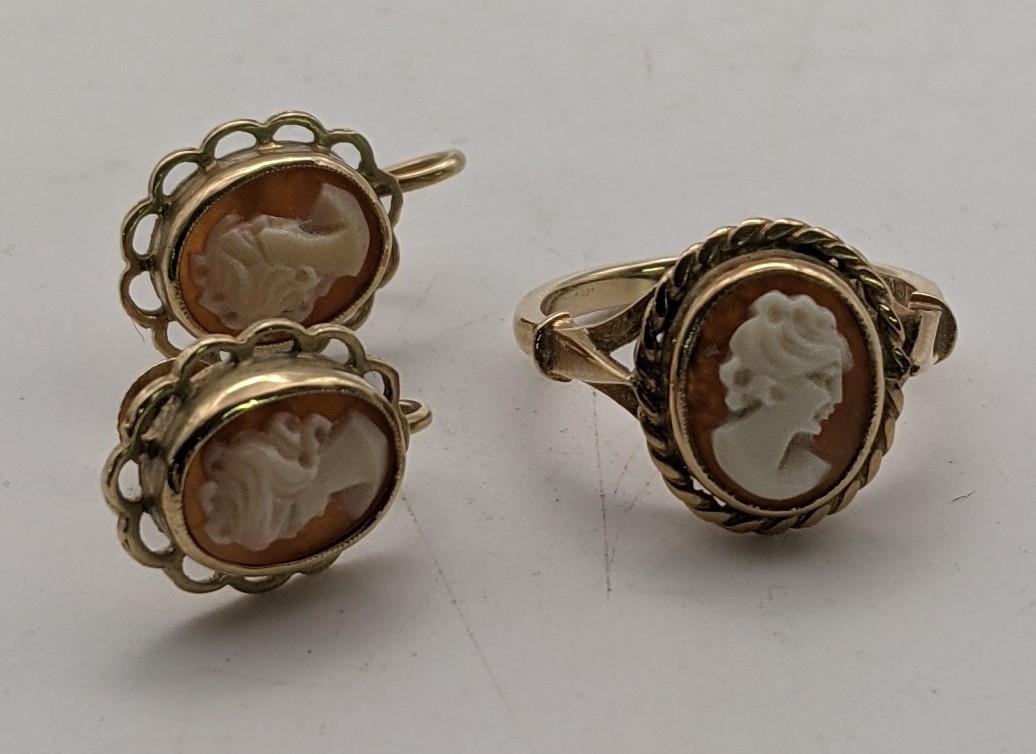 A 9ct gold cameo set ring and screw earrings, total weight 6.9g Location:
