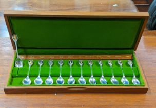 A set of twelve silver Royal Horticultural Society flower tea spoons, total weight 311g Location: