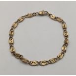 A 9ct gold coil link bracelet 19.5cmL 4.6g Location: