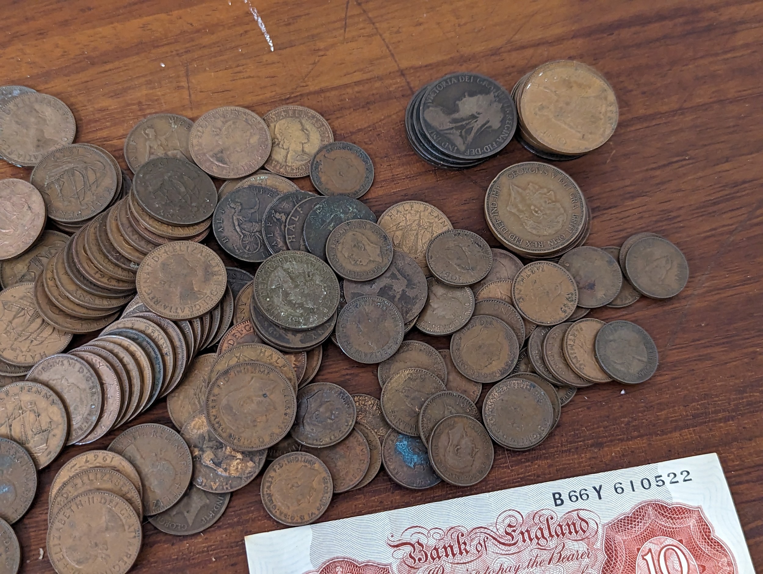 Mixed British Coins - A collection of Victorian and later pennies, halfpennies, later Florins, - Image 4 of 7