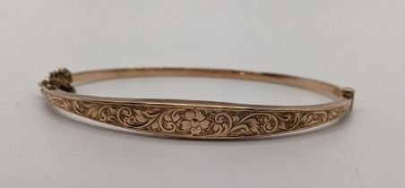 A 9ct gold hinged bracelet with engraved decoration, 4.3g Location: