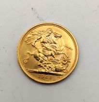 United Kingdom - Elizabeth (1952-2022) Sovereign dated 1963 featuring Mary Gillicks, portrait of