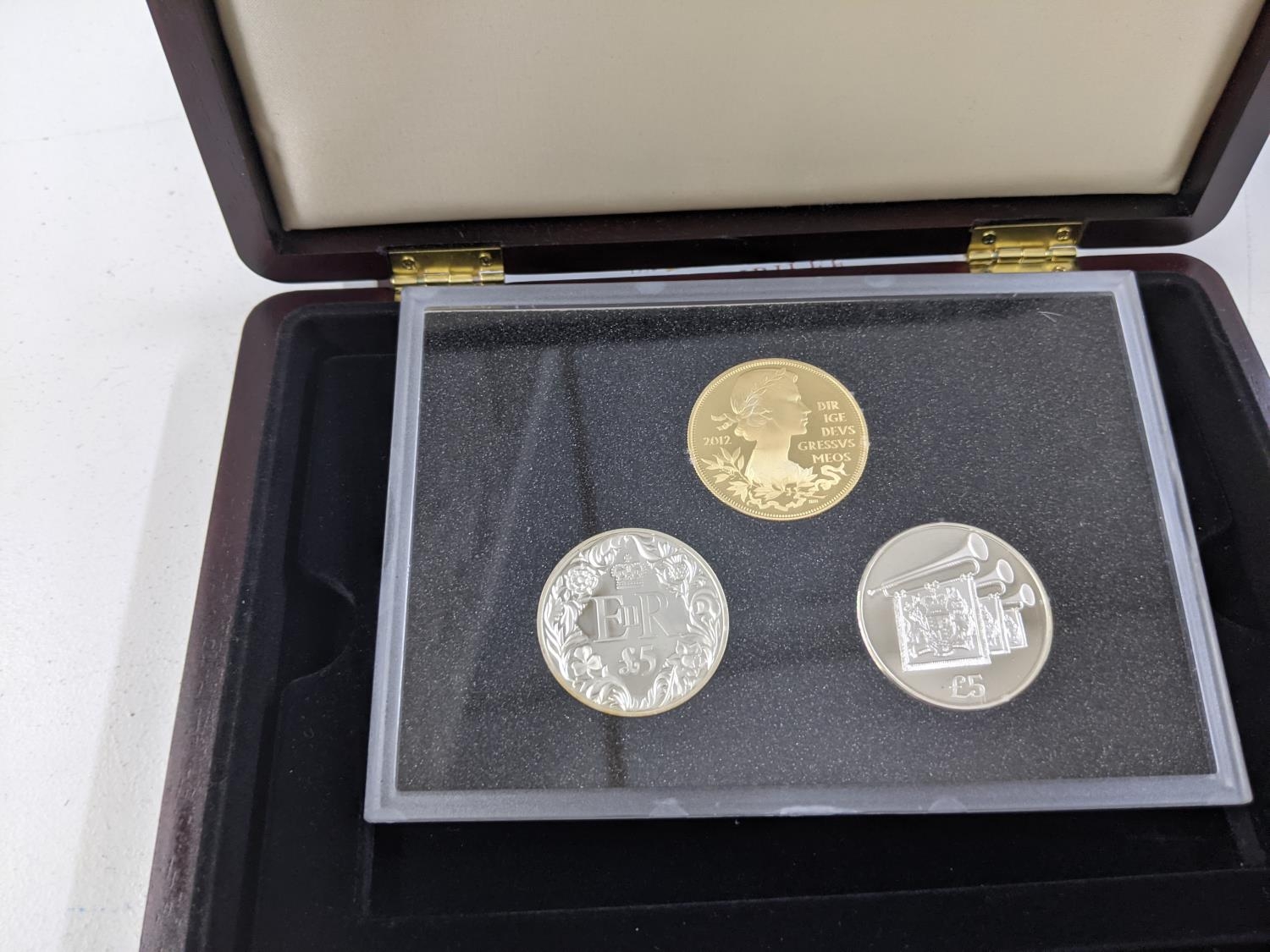 United Kingdom - Elizabeth II (1952-2022) 2012 ' Diamond jubilee silver £5 coin set' limited edition - Image 2 of 2