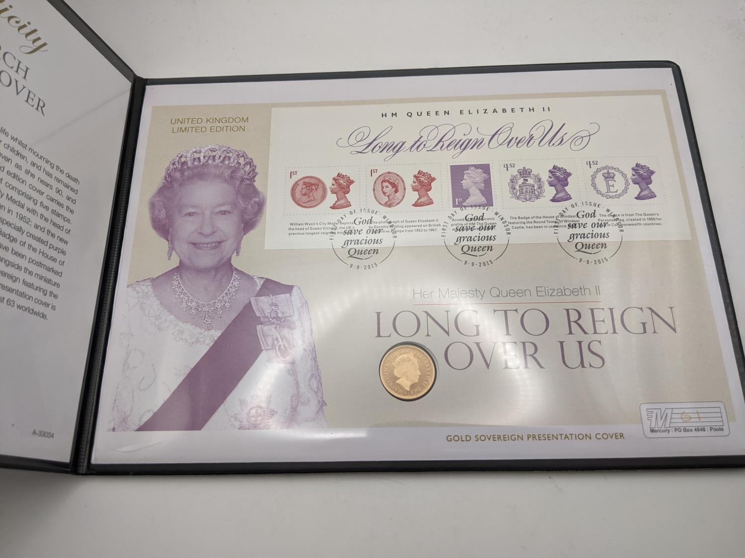 United Kingdom - Elizabeth II (1952-2022), sovereign, dated 2015, housed in 'The Longest Reigning