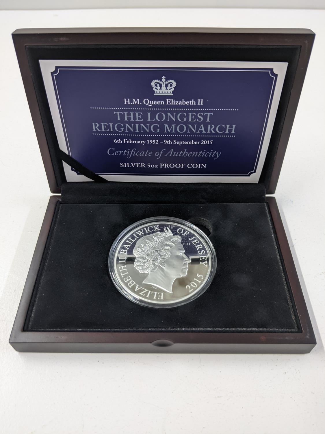 United kingdom - Elizabeth II (1952-2022), 2015, Longest Reigning monarch silver 5oz proof ten pound - Image 2 of 2