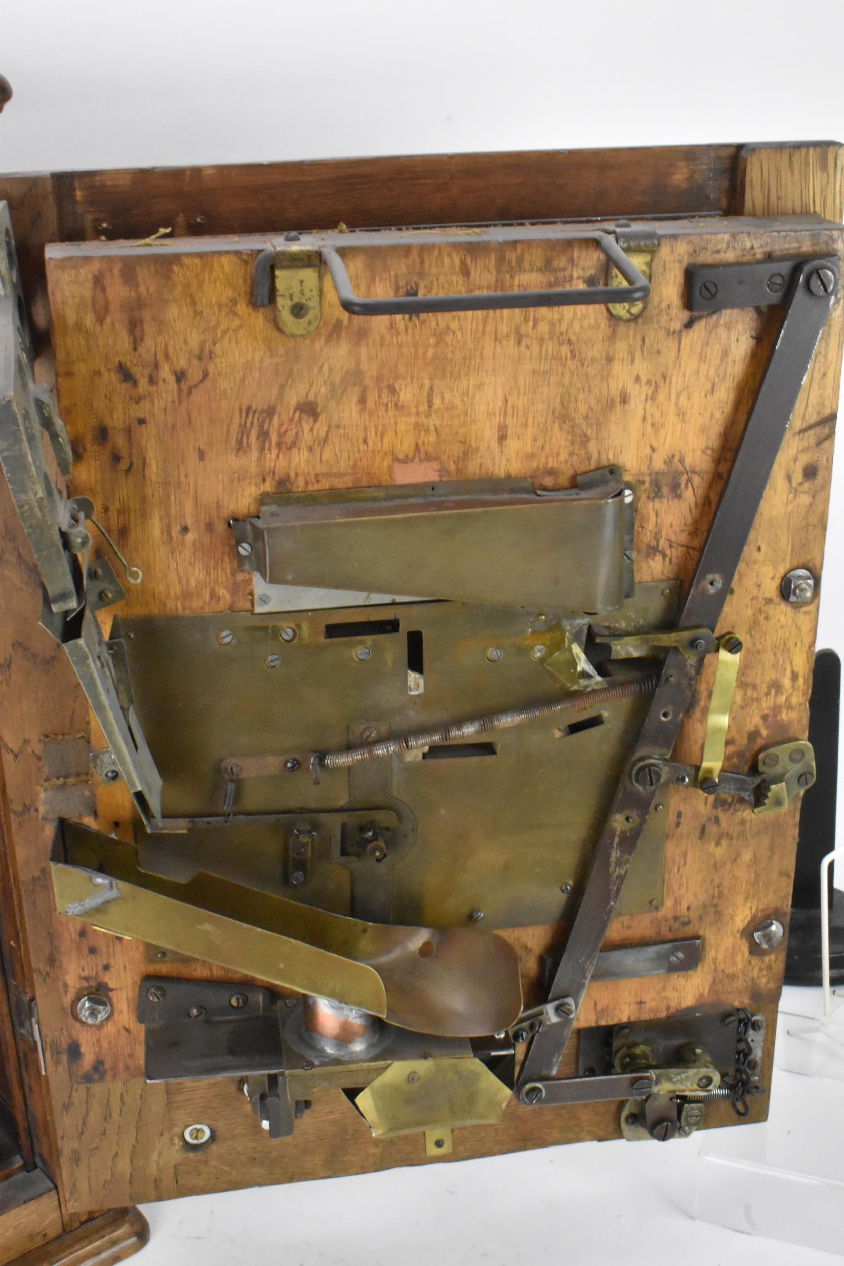 An Allwin De Luxe oak cased penny slot machine, circa 1920, with internal metal ball track, - Image 6 of 12