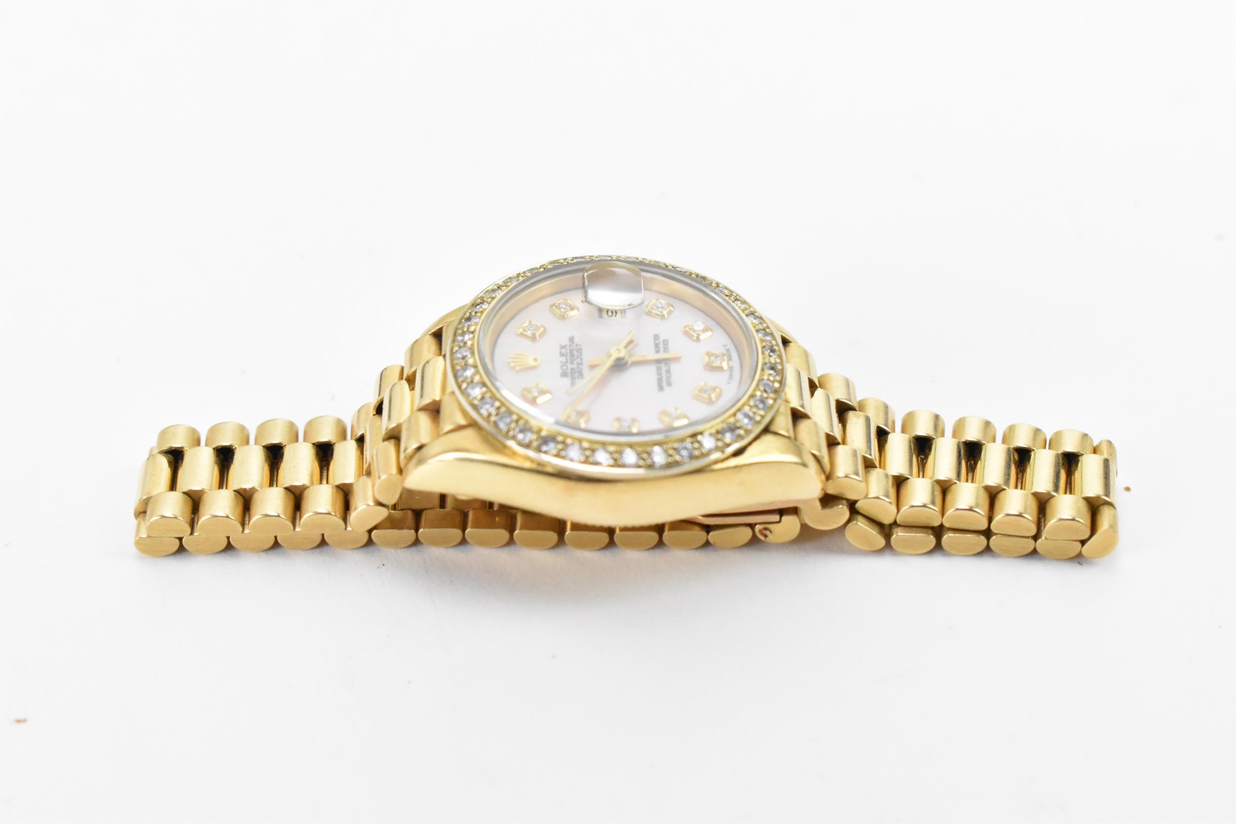 A Rolex Pearlmaster Datejust, automatic, ladies, 18ct gold wristwatch, having a mother of pearl - Image 6 of 10