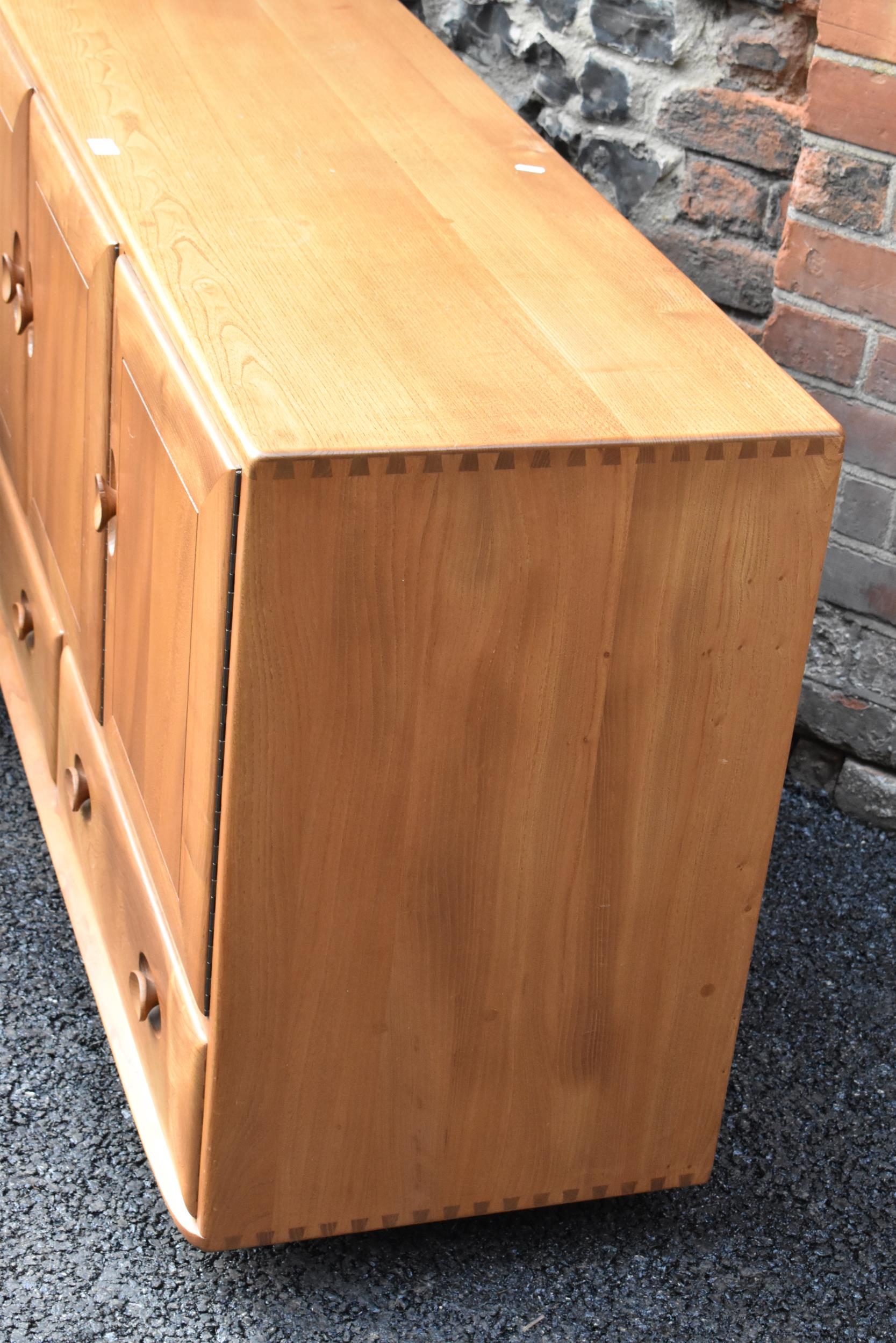 A mid 20th century Ercol Windsor range light elm sideboard, mode 468, having three cupboard doors - Image 5 of 6