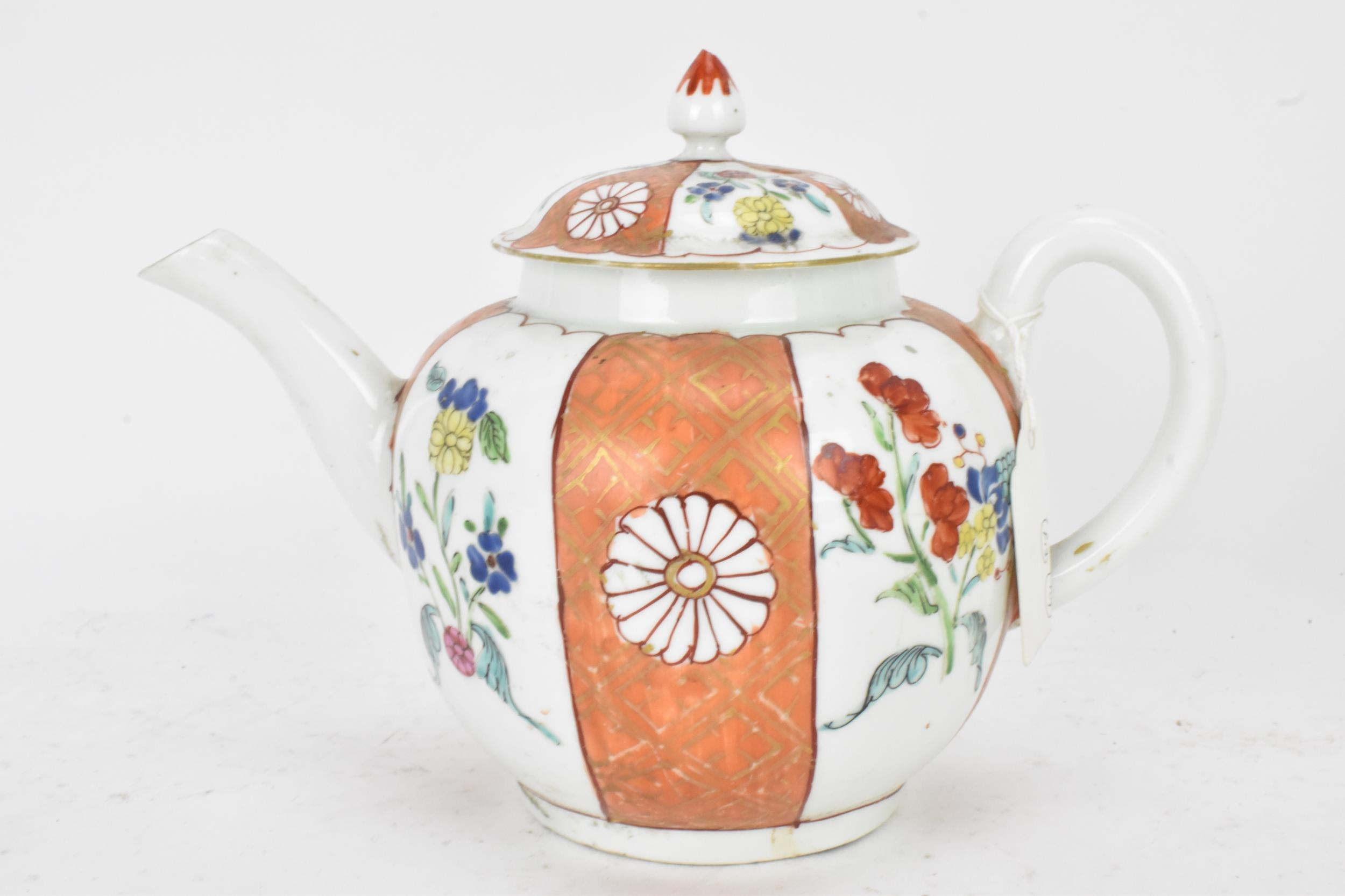 Two 18th century Worcester porcelain teapots to include one in the Scarlet Japan pattern, circa - Image 3 of 8