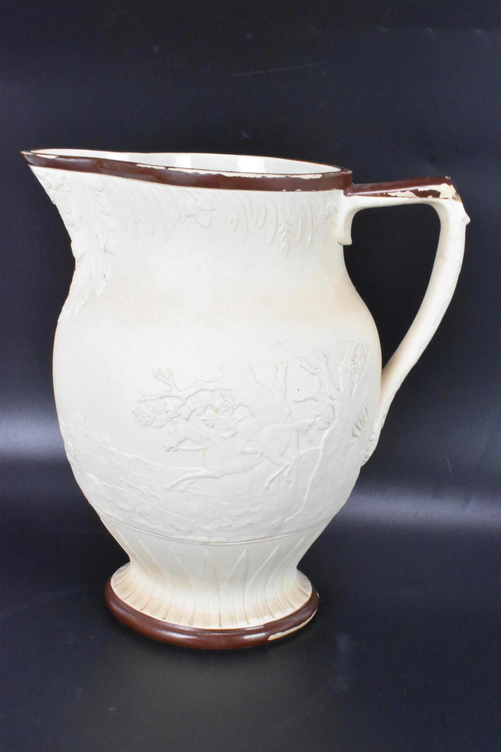 A circa 1800 Turner stoneware jug, moulded decoration depicting a hunting scene and with brown - Image 3 of 5