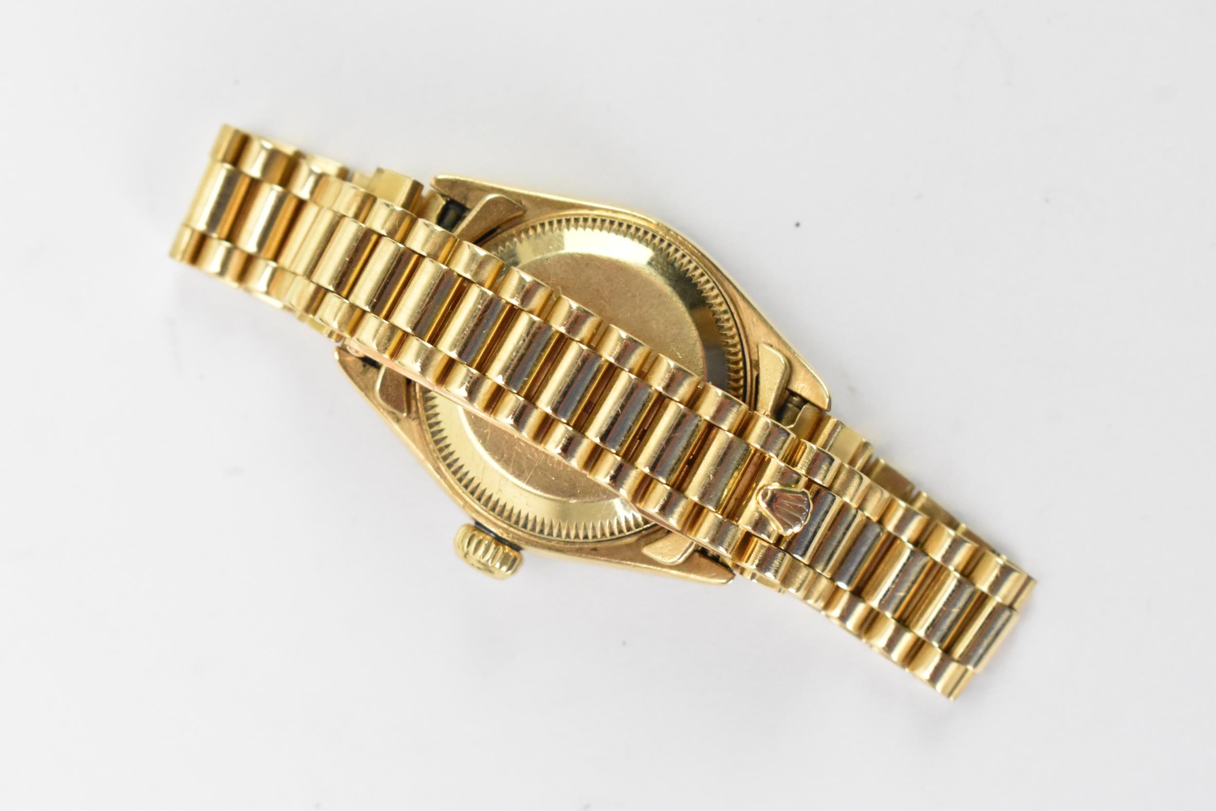 A Rolex Pearlmaster Datejust, automatic, ladies, 18ct gold wristwatch, having a mother of pearl - Image 4 of 10