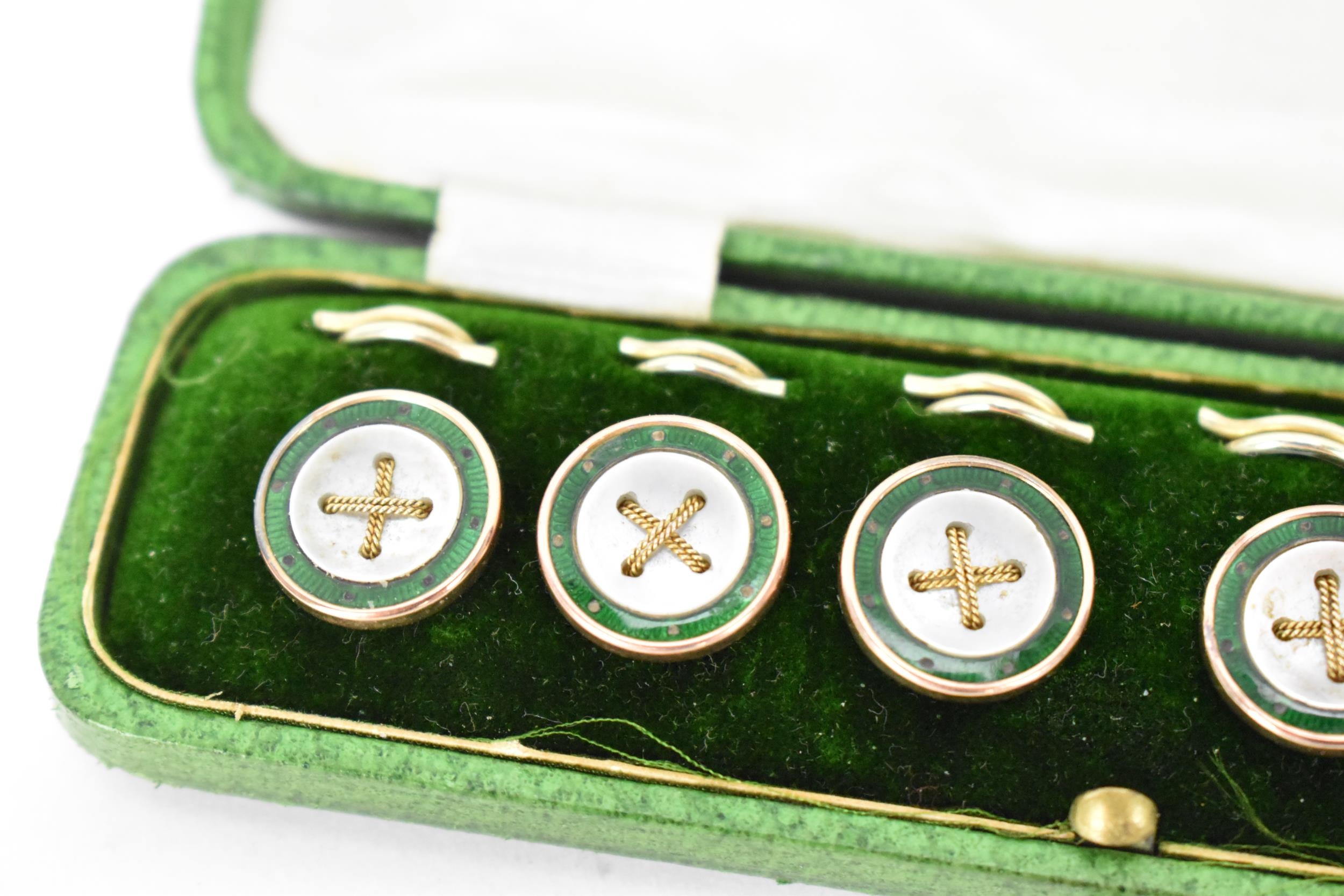 A set of 9ct mounted dress studs with faux mother of pearl and green enamel detail and woven chain - Image 3 of 5