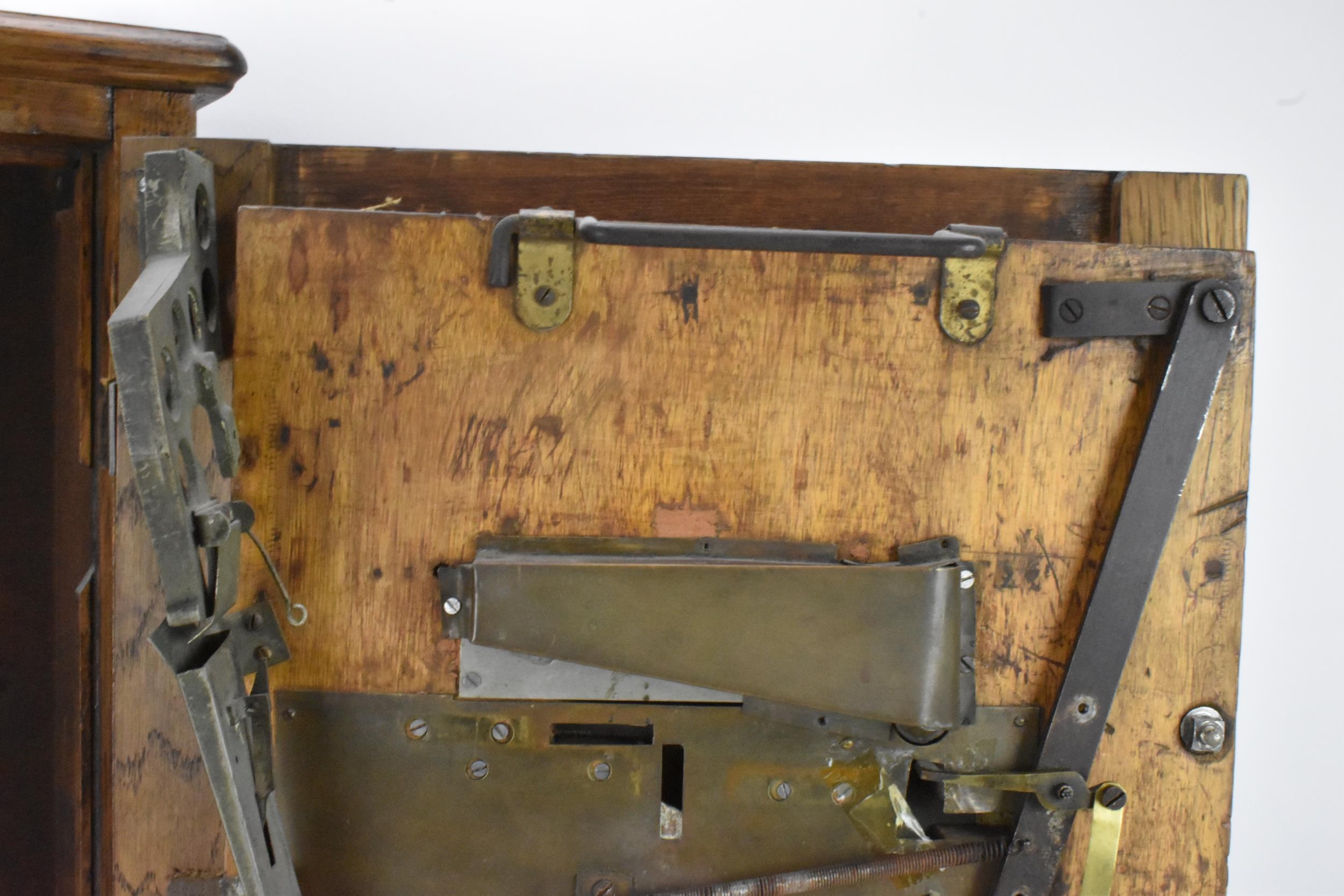 An Allwin De Luxe oak cased penny slot machine, circa 1920, with internal metal ball track, - Image 10 of 12