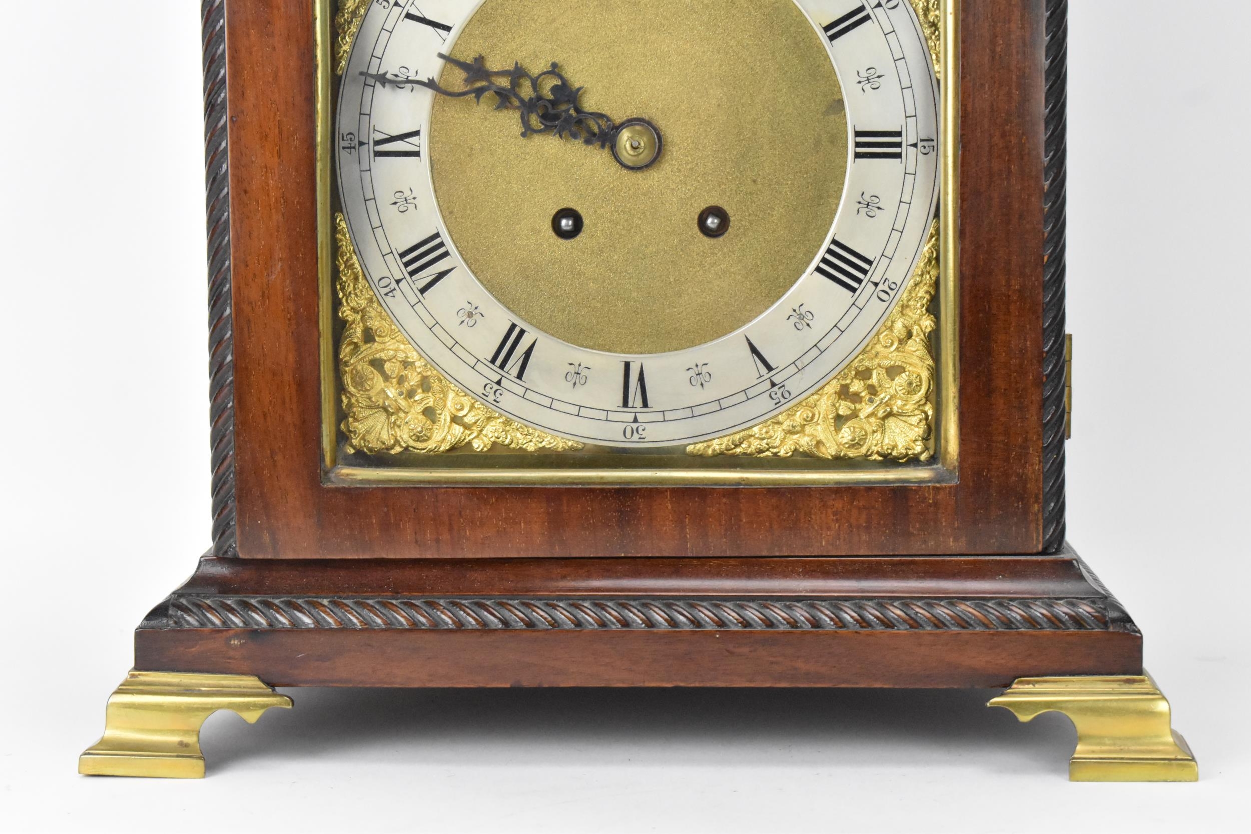 A late 19th/early 20th century mahogany 8 day mantle clock, the case having an inverted bell top - Image 4 of 7