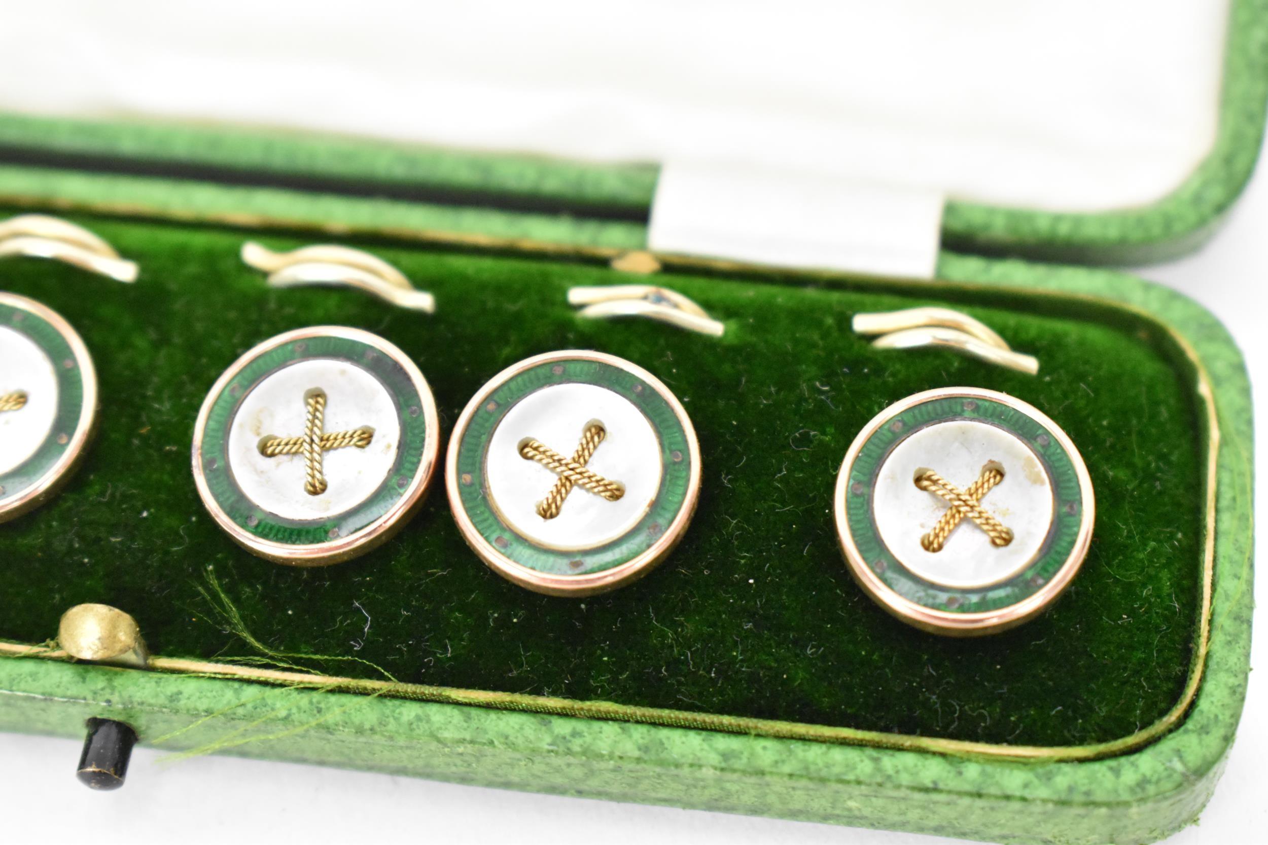 A set of 9ct mounted dress studs with faux mother of pearl and green enamel detail and woven chain - Image 2 of 5