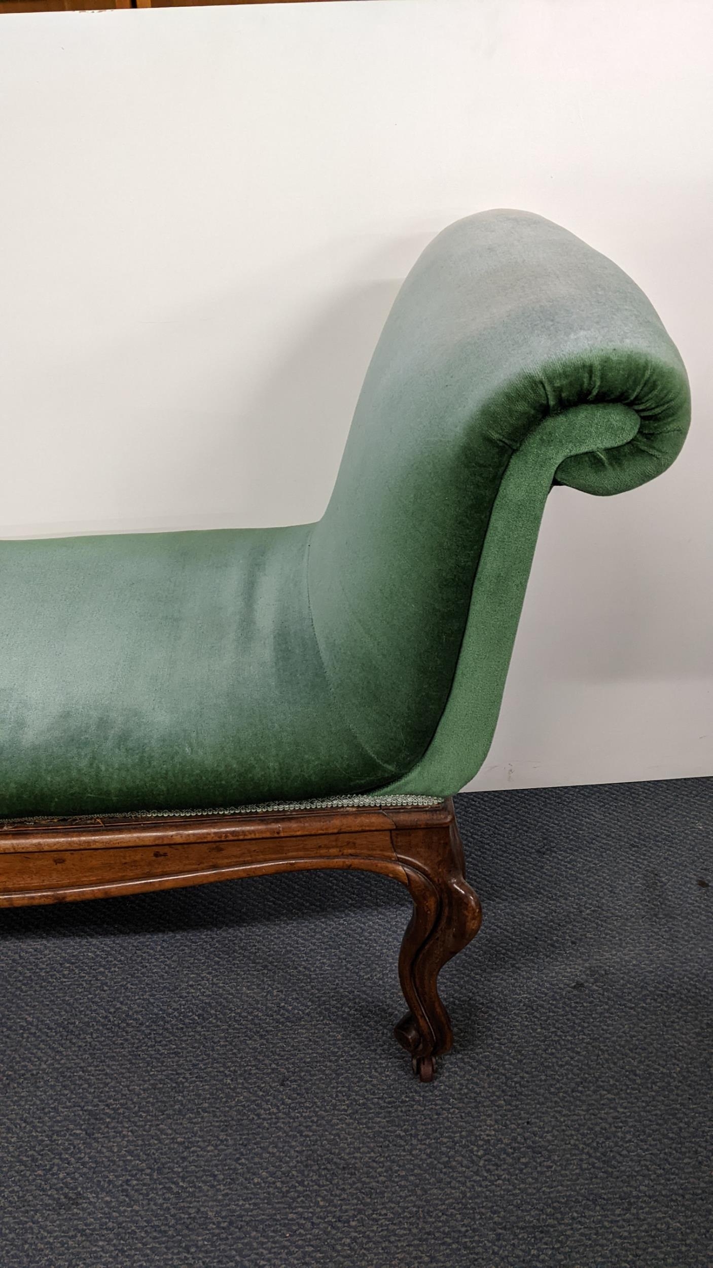 A 19th century French walnut window seat having padded scroll ends, cabriole legs with carved scroll - Image 8 of 8