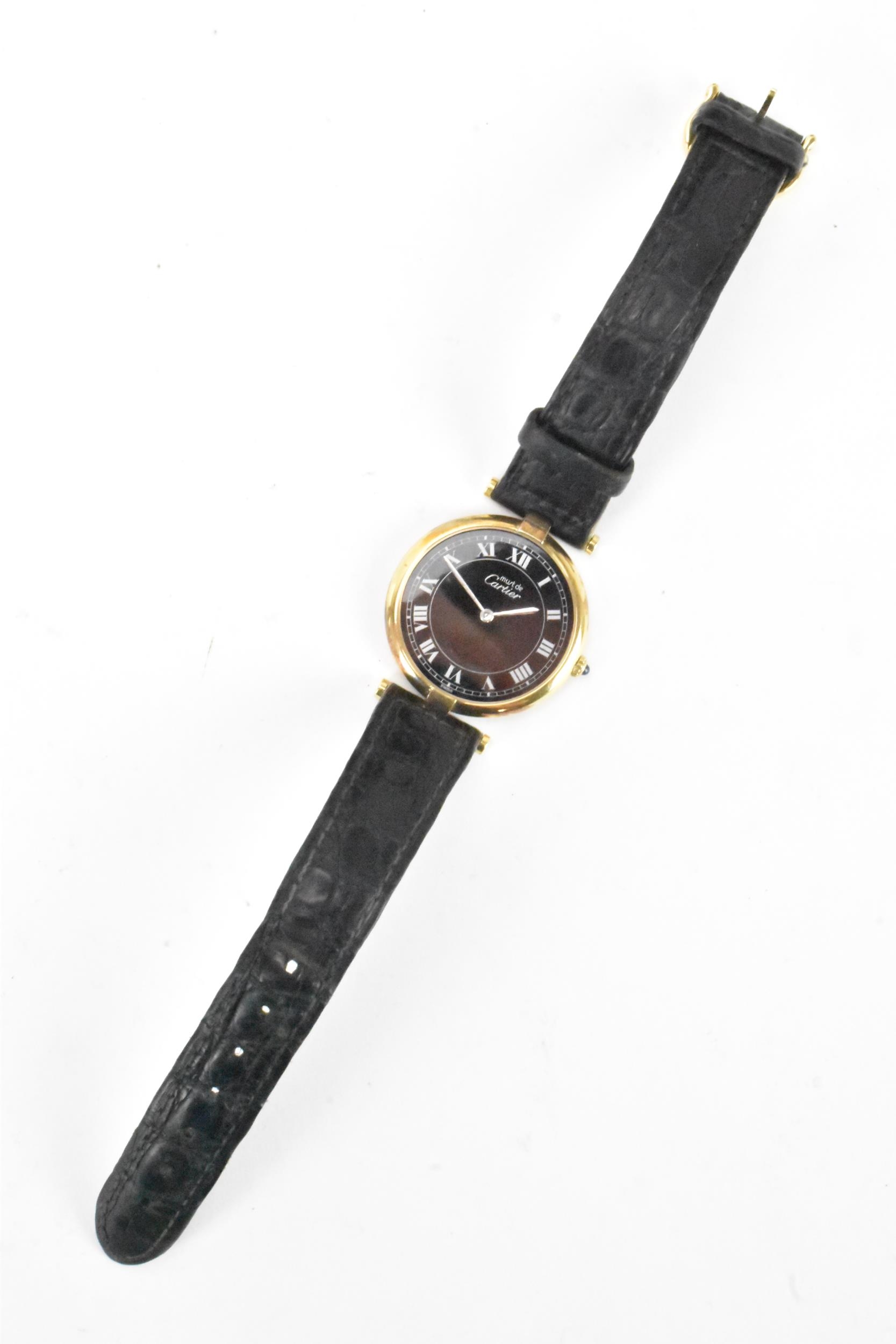 A must de Cartier, quartz, ladies, silver gilt wristwatch, having a black dial with Roman - Image 2 of 4