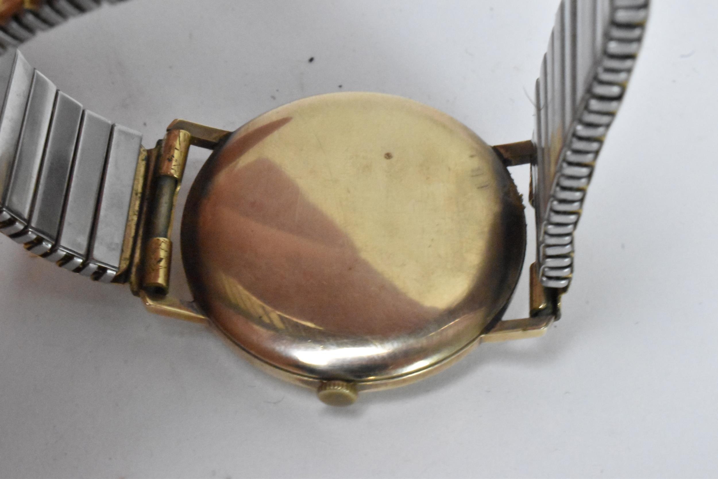 An Accurist, manual wind, gents, 9ct gold wristwatch, having a silvered dial, subsidiary seconds - Image 5 of 7