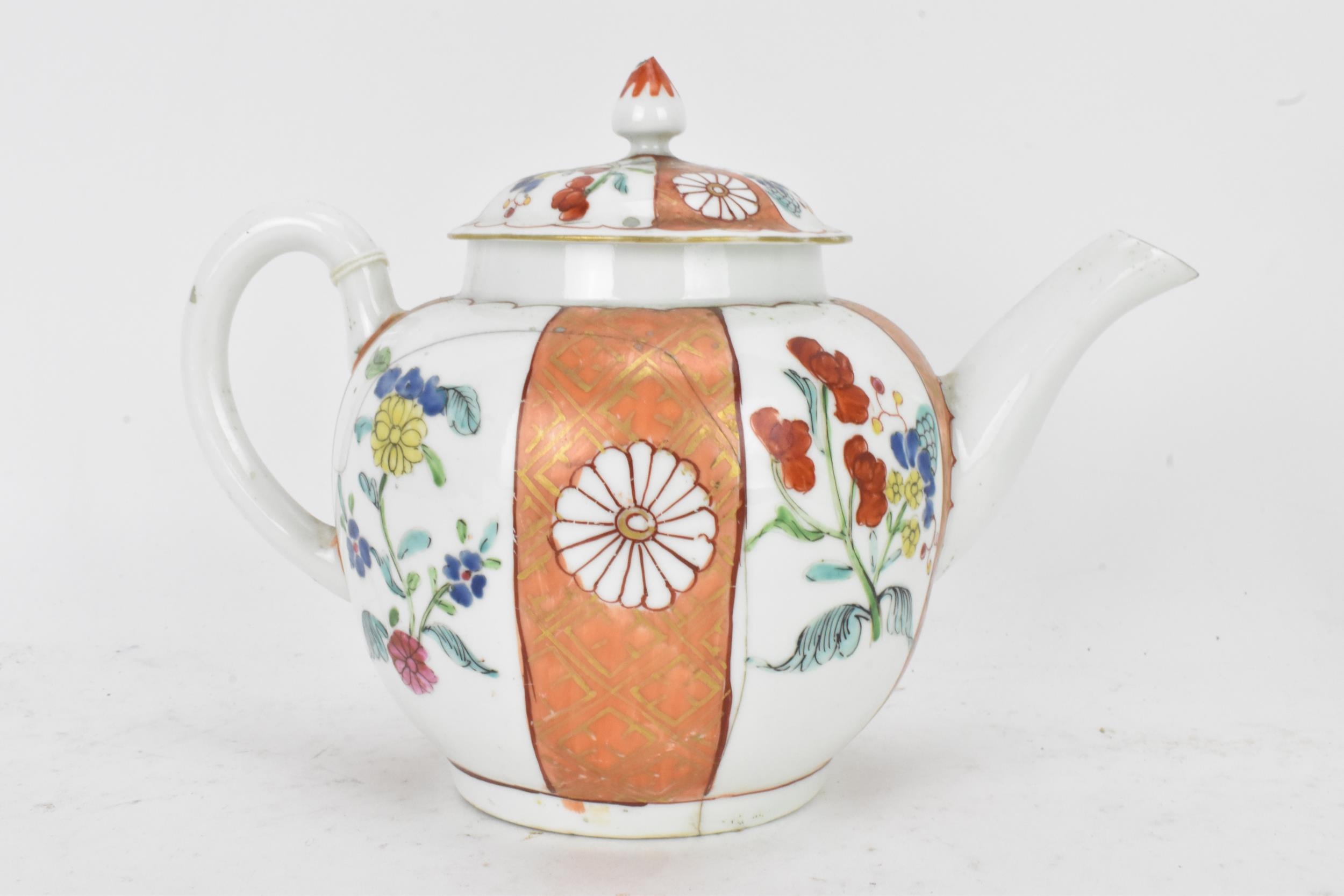 Two 18th century Worcester porcelain teapots to include one in the Scarlet Japan pattern, circa - Image 2 of 8