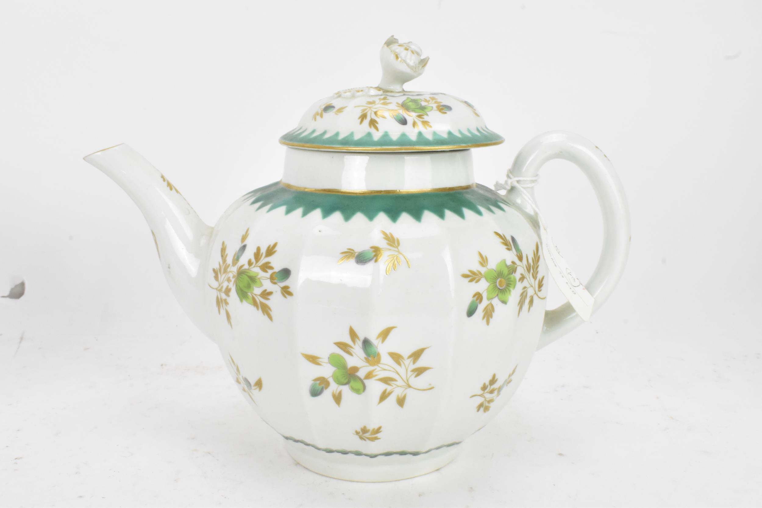 Two 18th century Worcester porcelain teapots to include one in the Scarlet Japan pattern, circa - Image 6 of 8