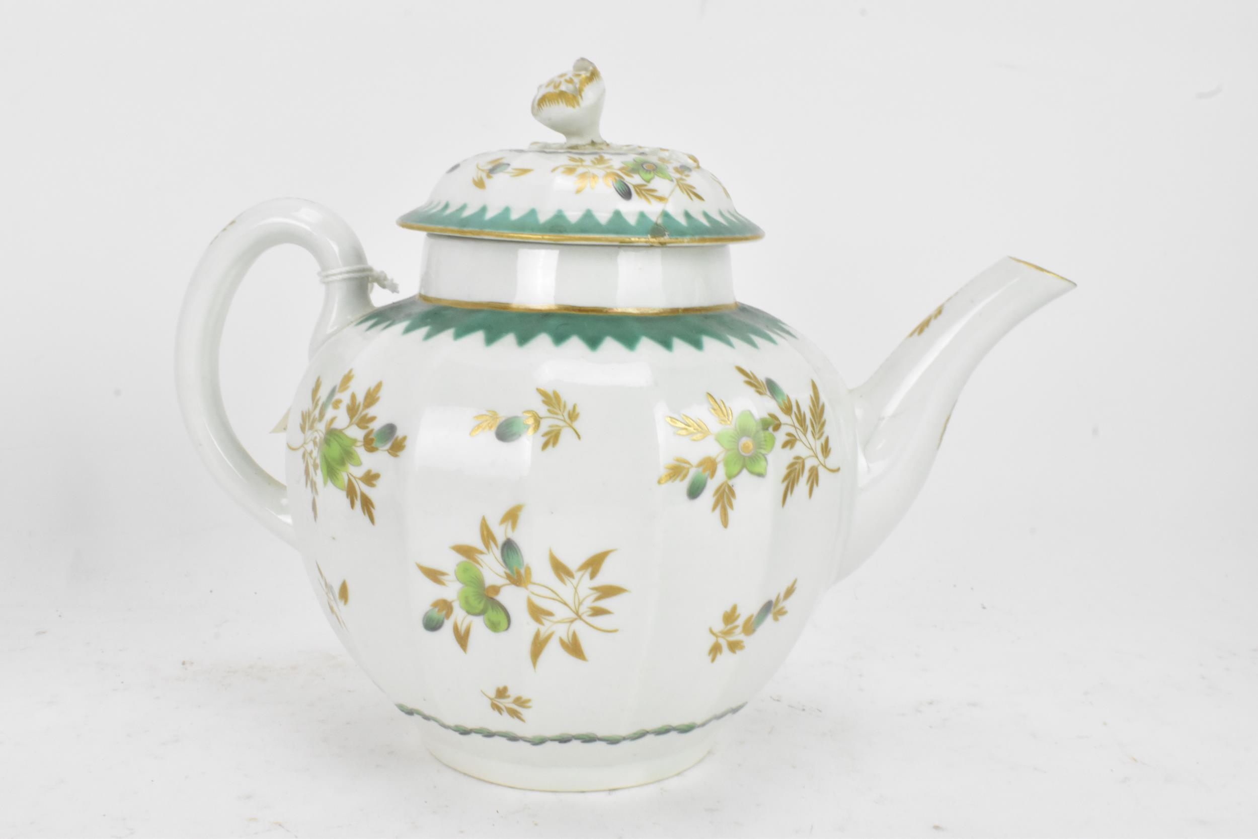 Two 18th century Worcester porcelain teapots to include one in the Scarlet Japan pattern, circa - Image 5 of 8