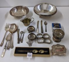 Silver plate to include flatware, two bowls, napkin rings and other items Location: 6:1