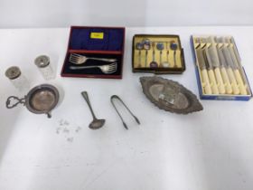 A group of silver plated items to include a pair of cased serving forks, along with a boat shaped