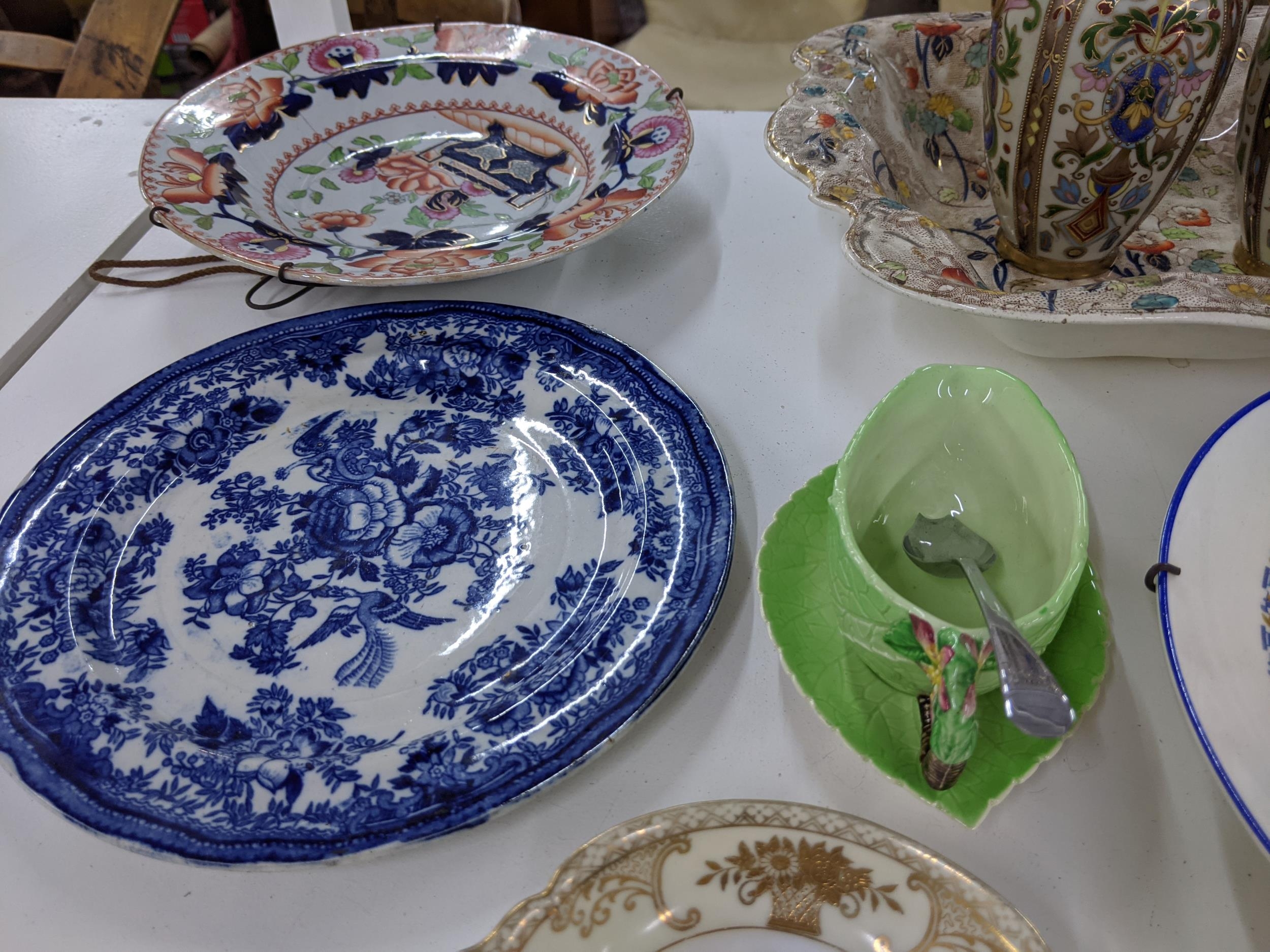 A mixed lot of ceramics and glassware to include a pair of twin handled Noritake vases, three orange - Image 4 of 7