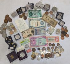 World Coins and Banknotes - A mixed collection to include, Commonwealth of Australia Pennies,