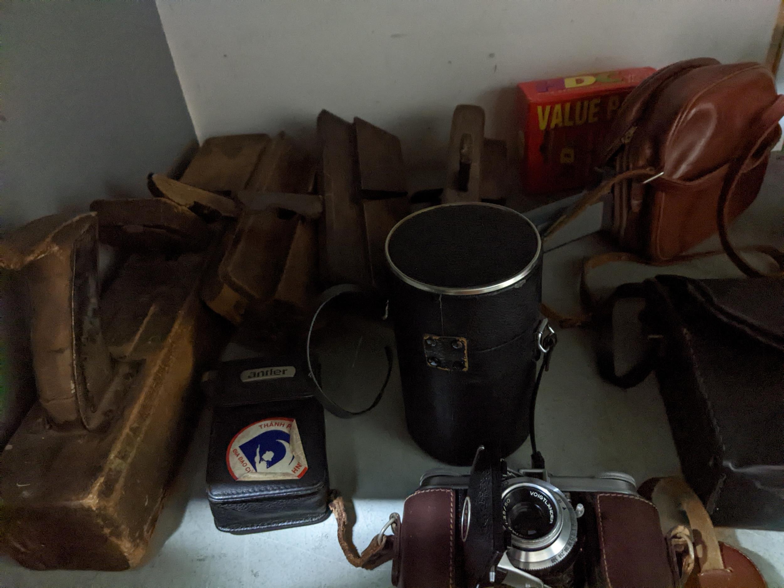 A selection of vintage wooden woodworking planes, and camera equipment to include a Zeiss Ikon - Image 3 of 3