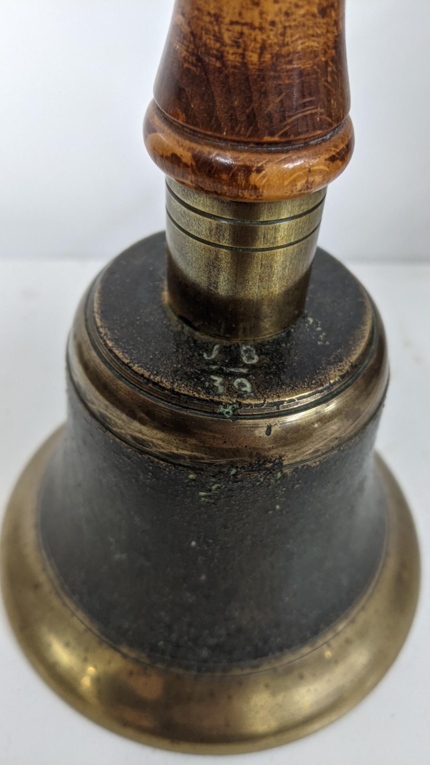 A WWII ARP bell, stamped JB39 Location: - Bild 2 aus 2
