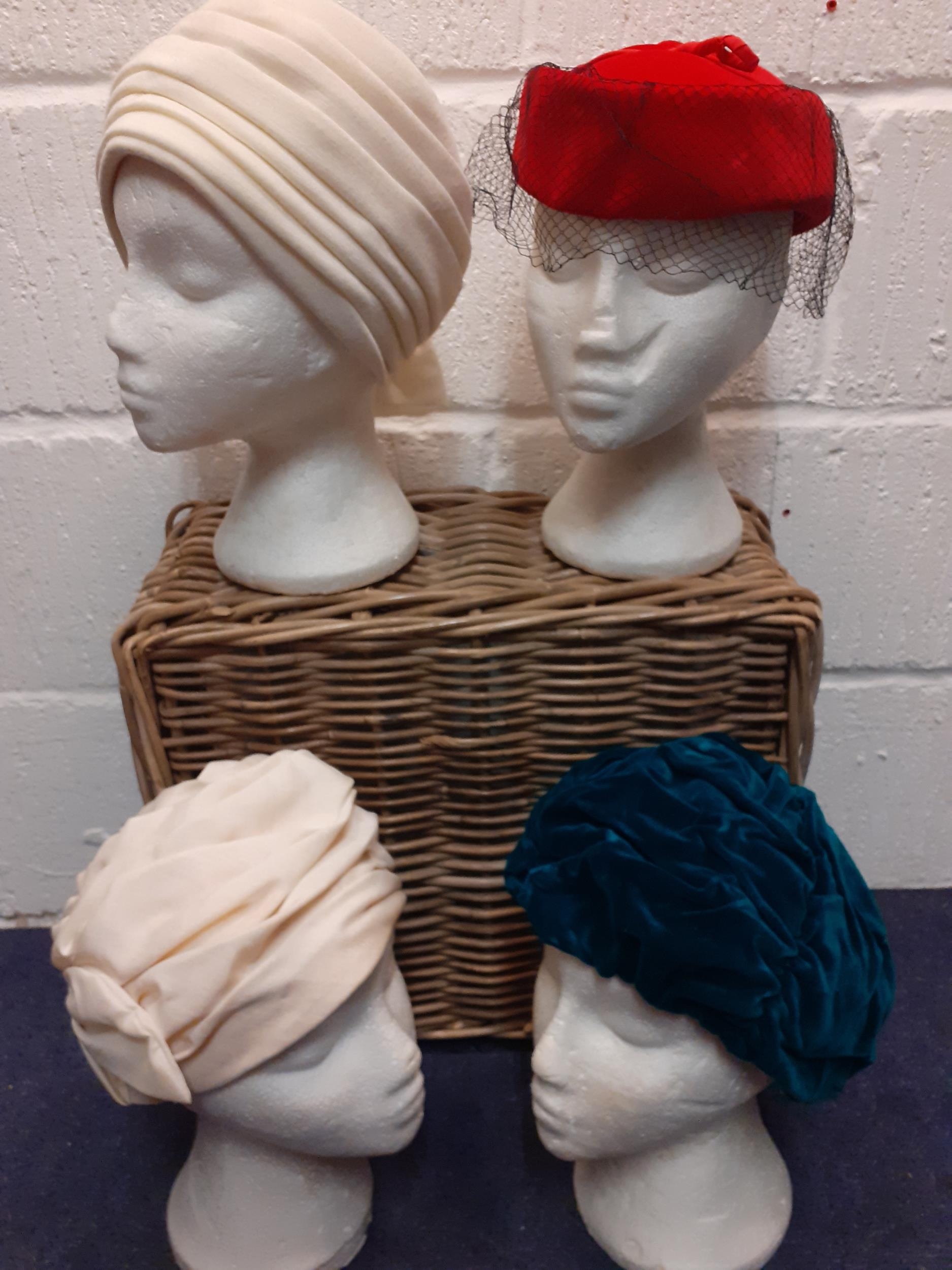 A quantity of 12 vintage hats to include 1940's turbans and formal hats by Jacoll, all housed in a - Image 3 of 4