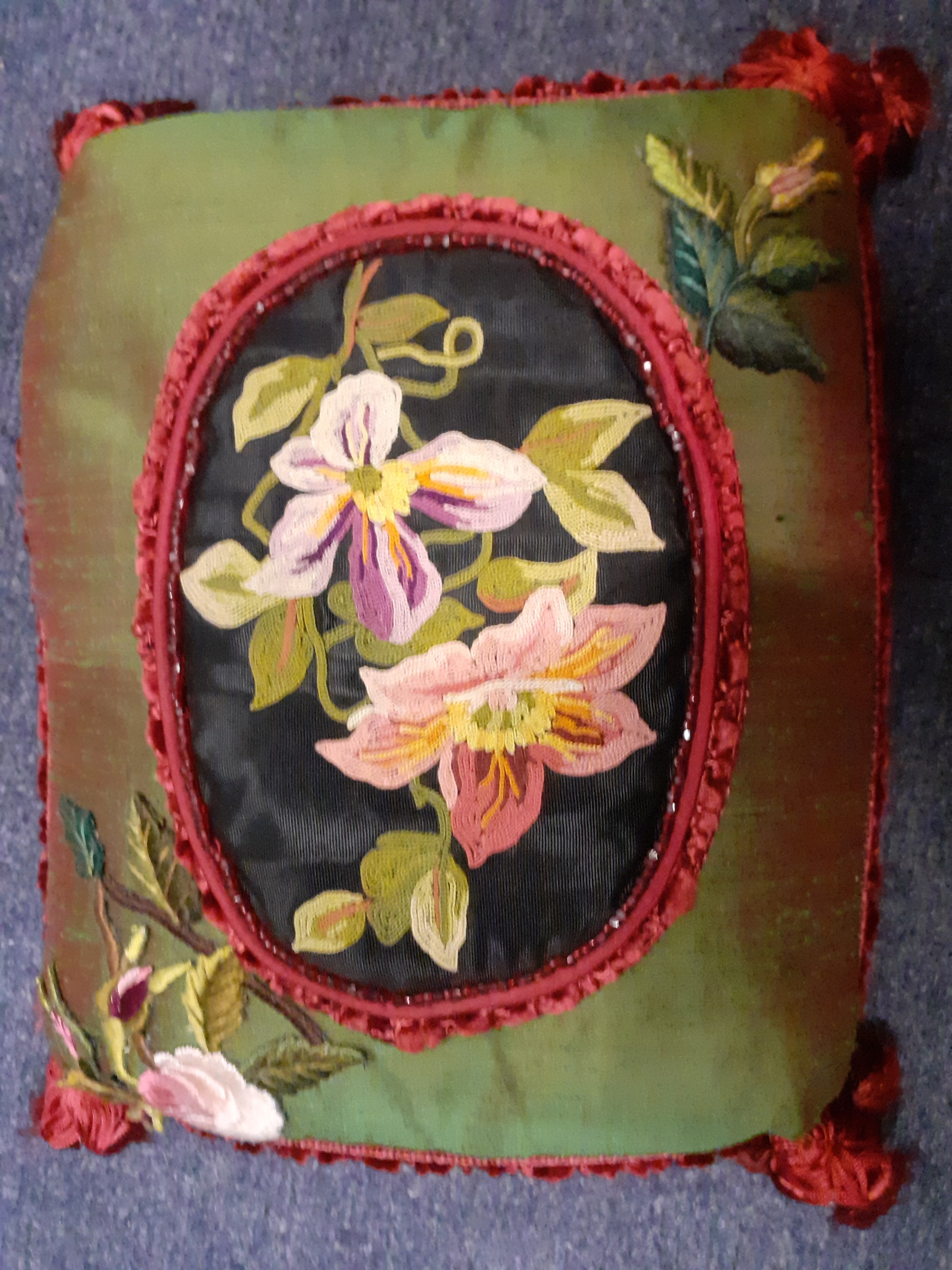 Nine vintage bespoke cushions to include embroidered, silk and beaded examples. Location: - Image 4 of 6