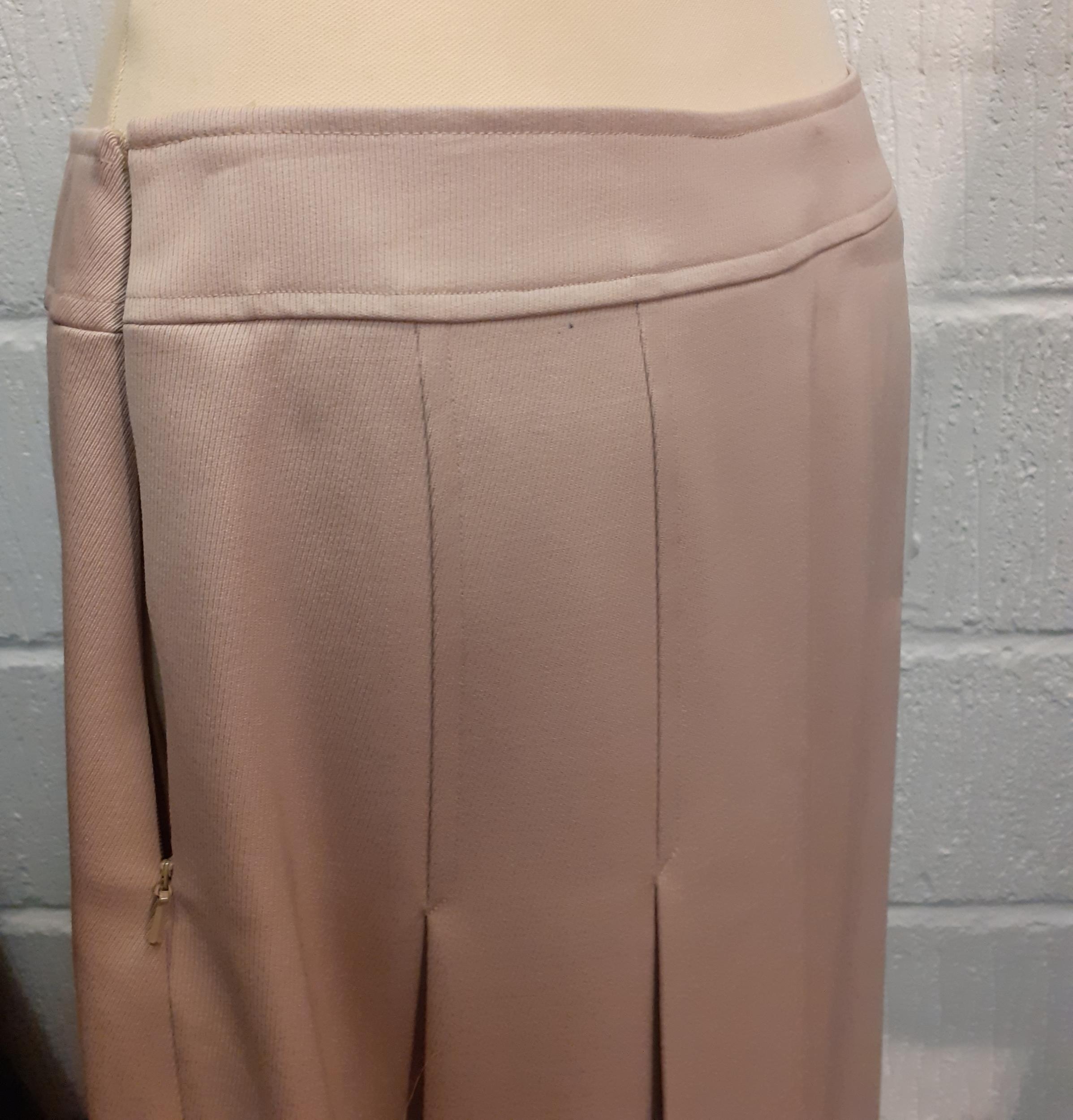 Burberrys and Selfridges- A late 20th Century beige Burberrys matched skirt suit 36" chest x 32" - Image 7 of 10