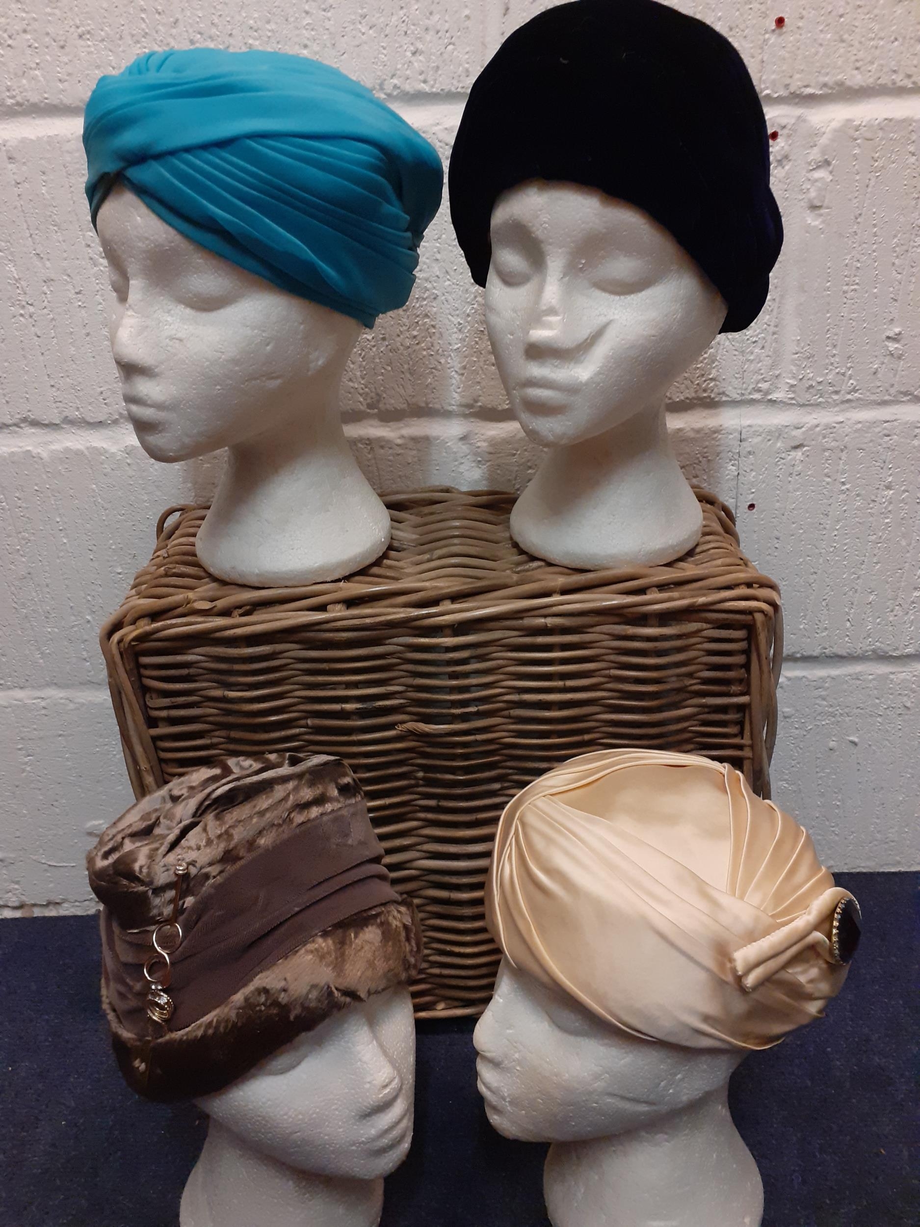 A quantity of 12 vintage hats to include 1940's turbans and formal hats by Jacoll, all housed in a - Image 2 of 4