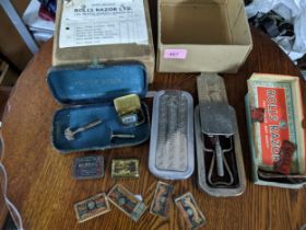 A group of vintage razors to include a Laurel ladies 'smallest razor in the world' razor in tin box,