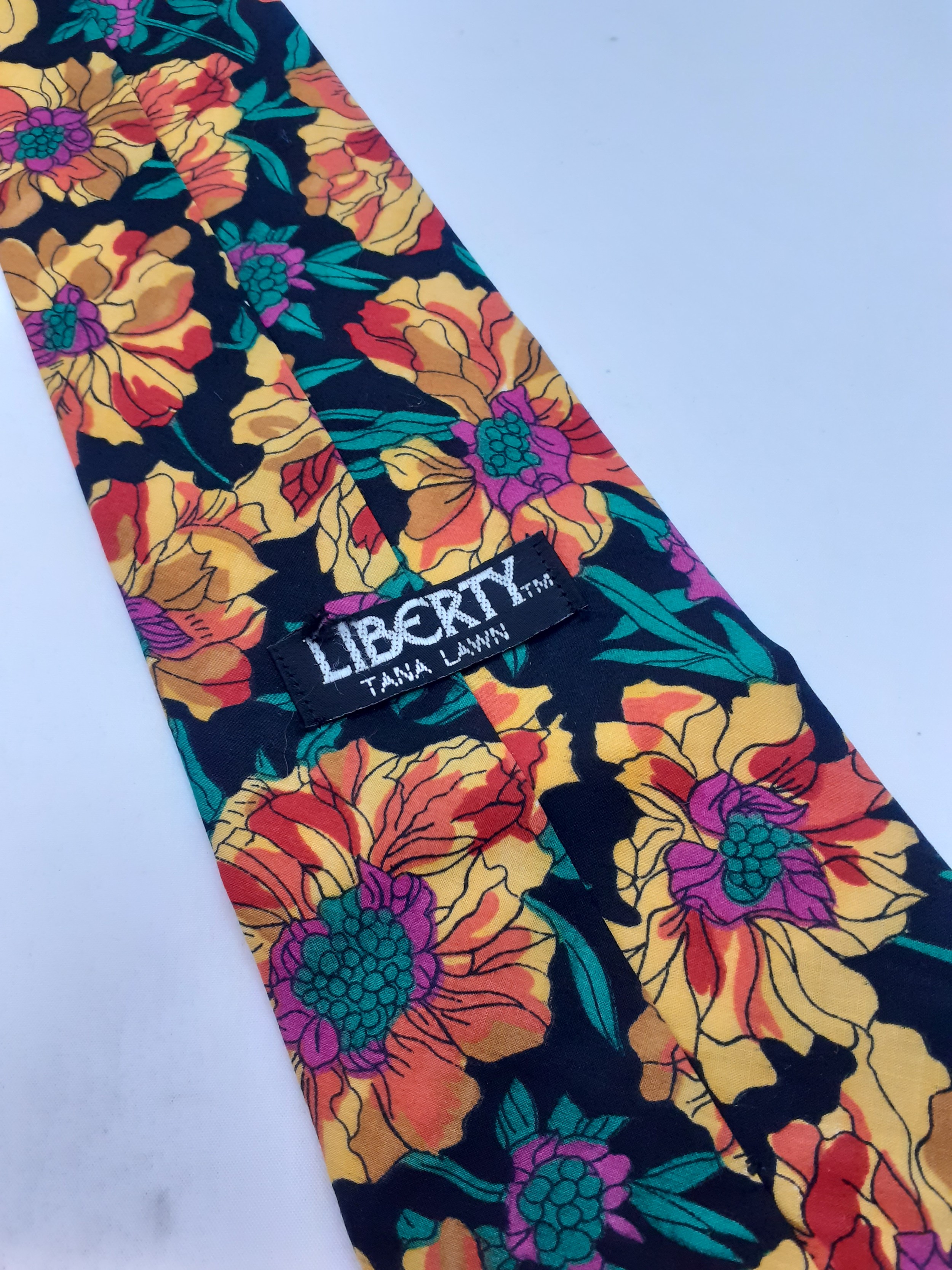 A quantity of 30 gents neck ties to include the designers Liberty Tana Lawn, 2x Hugo Boss, Pierre - Image 2 of 3