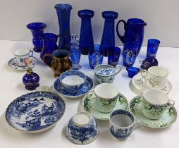 A mixed lot to include an 18th century Chinese blue and white bowl, Bristol blue glassware and other