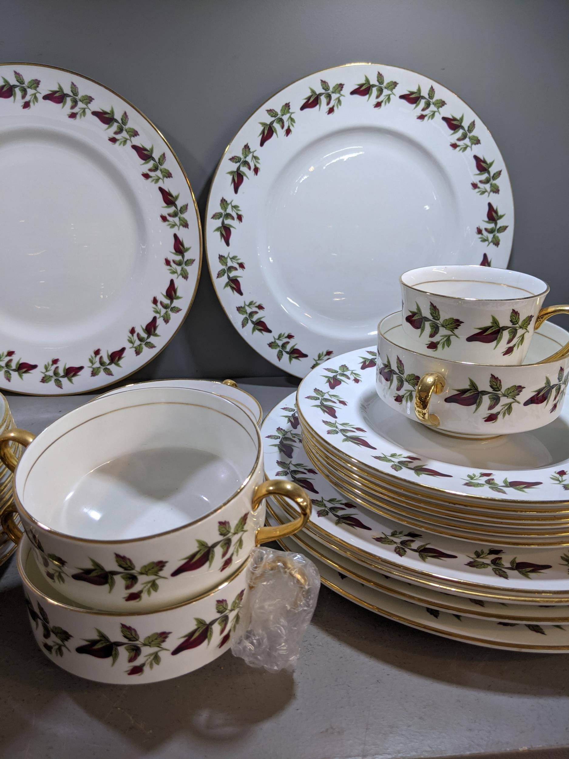 A Shelley 'Wild Roses' part dinner service comprising dinner plates, side plates cups and saucers, - Bild 4 aus 6