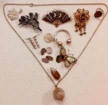 A small quantity of vintage fashion jewellery to include silver and white metal items, a silver