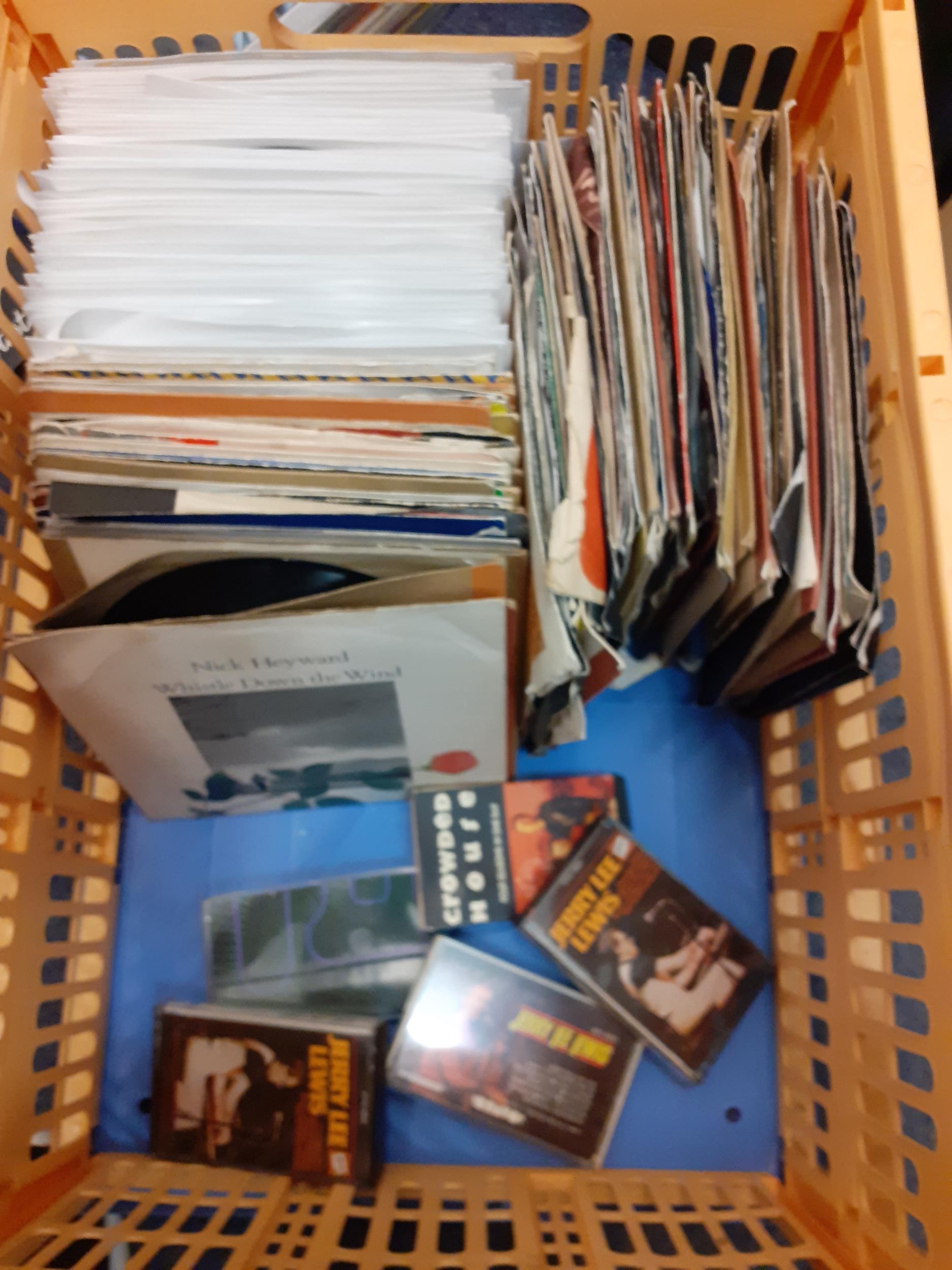 A quantity of mainly 1960's-1980's 45rpm singles to include TRex, Queen, The Beatles, Billie Fury - Image 4 of 5