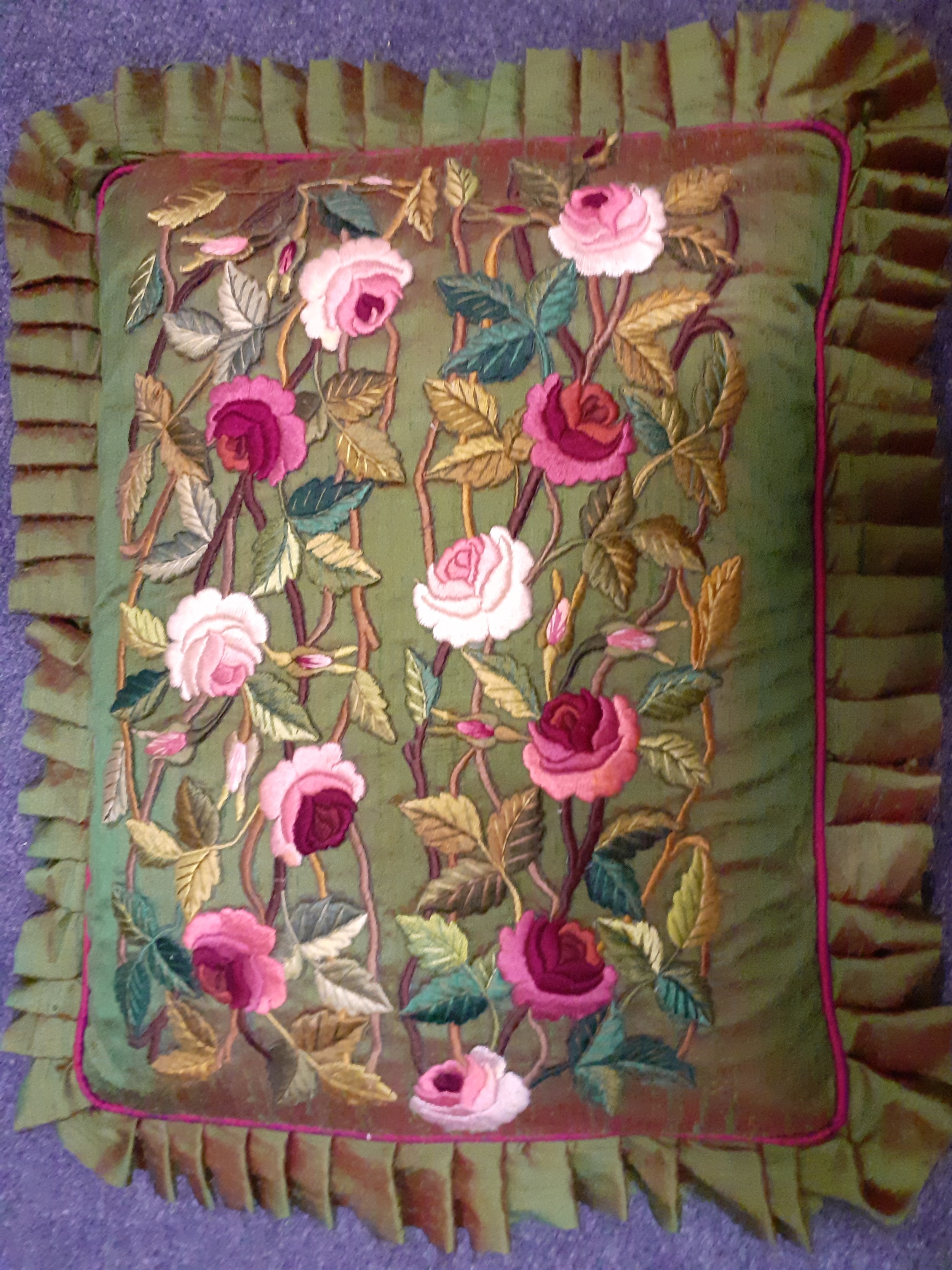 Nine vintage bespoke cushions to include embroidered, silk and beaded examples. Location: - Image 5 of 6