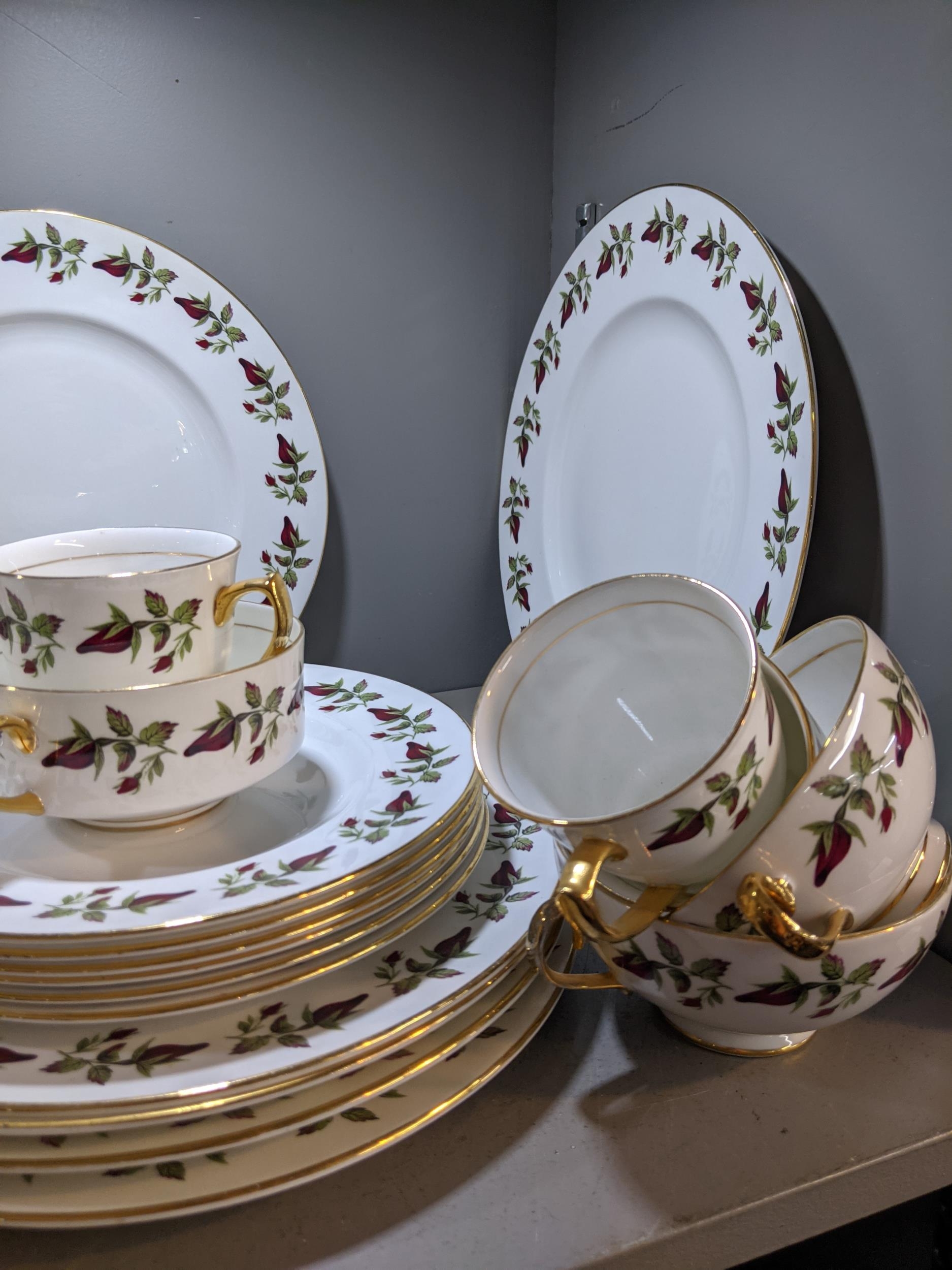 A Shelley 'Wild Roses' part dinner service comprising dinner plates, side plates cups and saucers, - Bild 5 aus 6